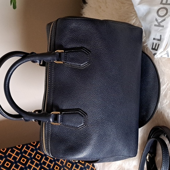 Michael Kors Medium Mercer  EUC Duffle - Picture 6 of 13